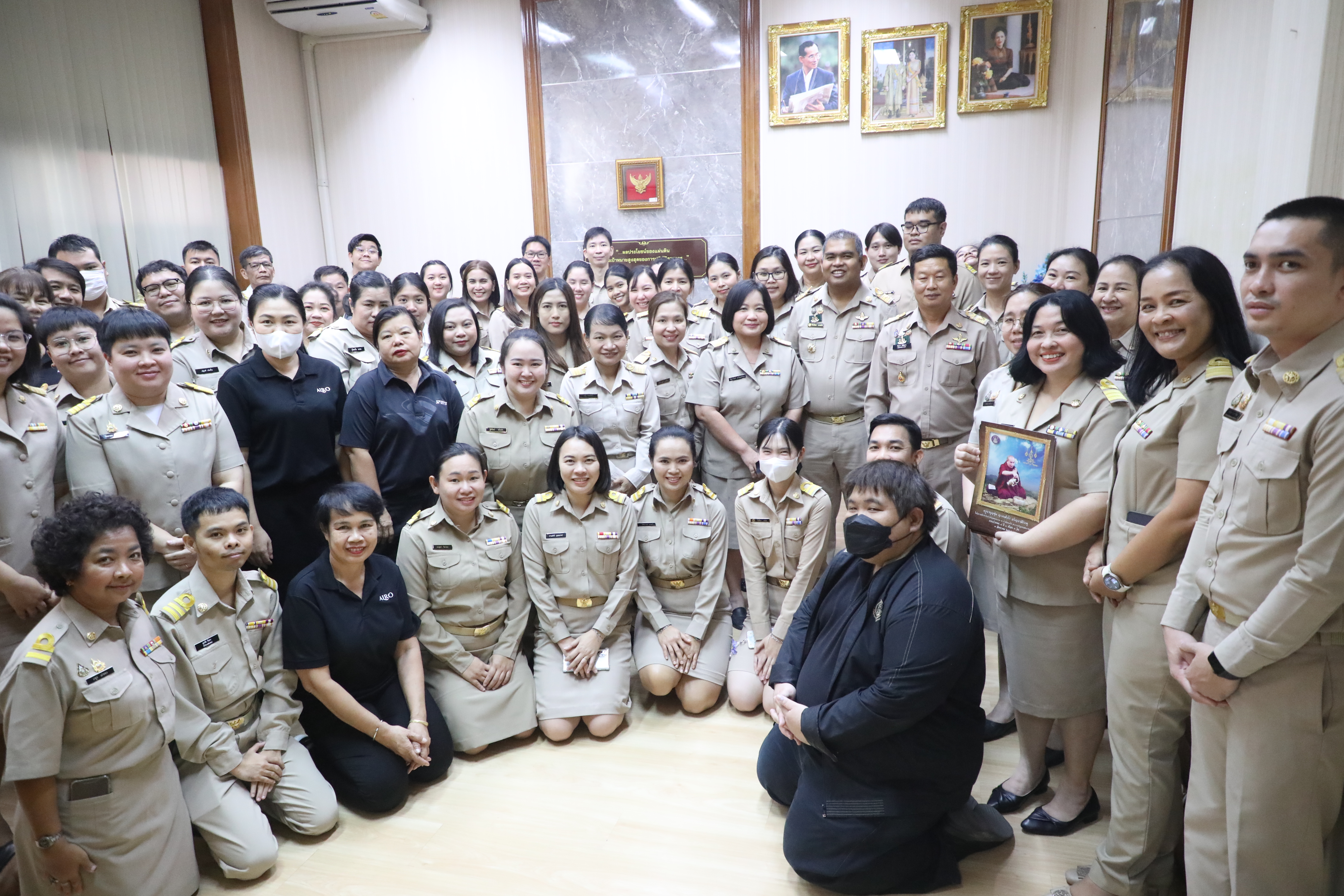 title - ส.ป.ก. ร่วมกัน สวัสดีปีใหม่ ผู้บริหารสำนักงานการปฏิรูปที่ดินเพื่อเกษตรกรรม พร้อมรับพรต้อนรับปีใหม่ 2569